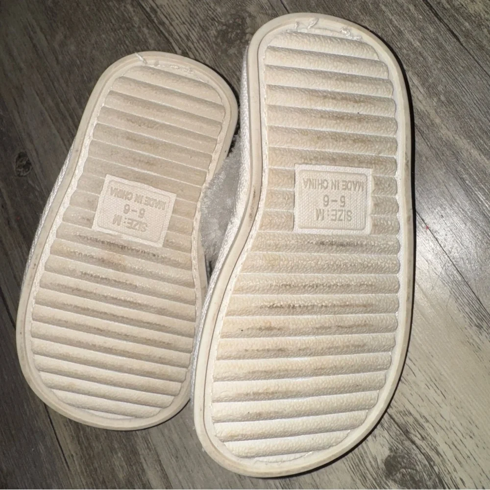 ☀️6/$20☀️ Kids' Cozy Ivory Shimmer Slippers